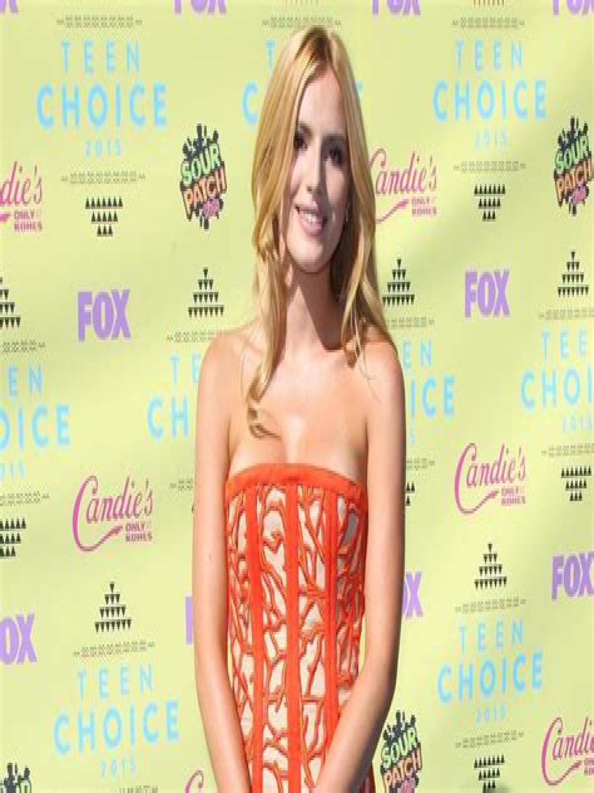 Bella Thorne Turns 18, Shuts Down Six Flags Theme Park for Celebration