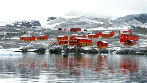 Do people live in Antarctica?