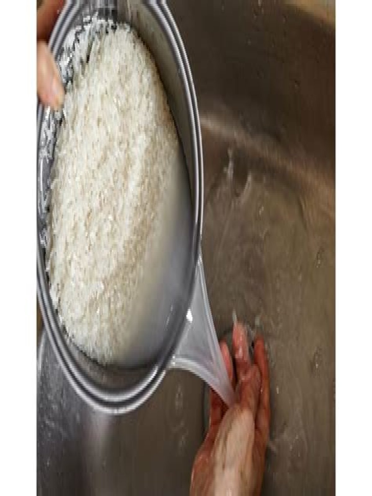 Does soaking rice take the starch out?