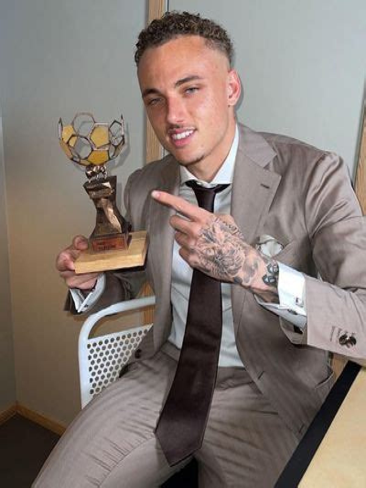 Noa Lang Net worth and Salary from Brugge; Who is Noa's Girlfriend? More On His Stats, FIFA 22, Wiki, Instagram, Parents