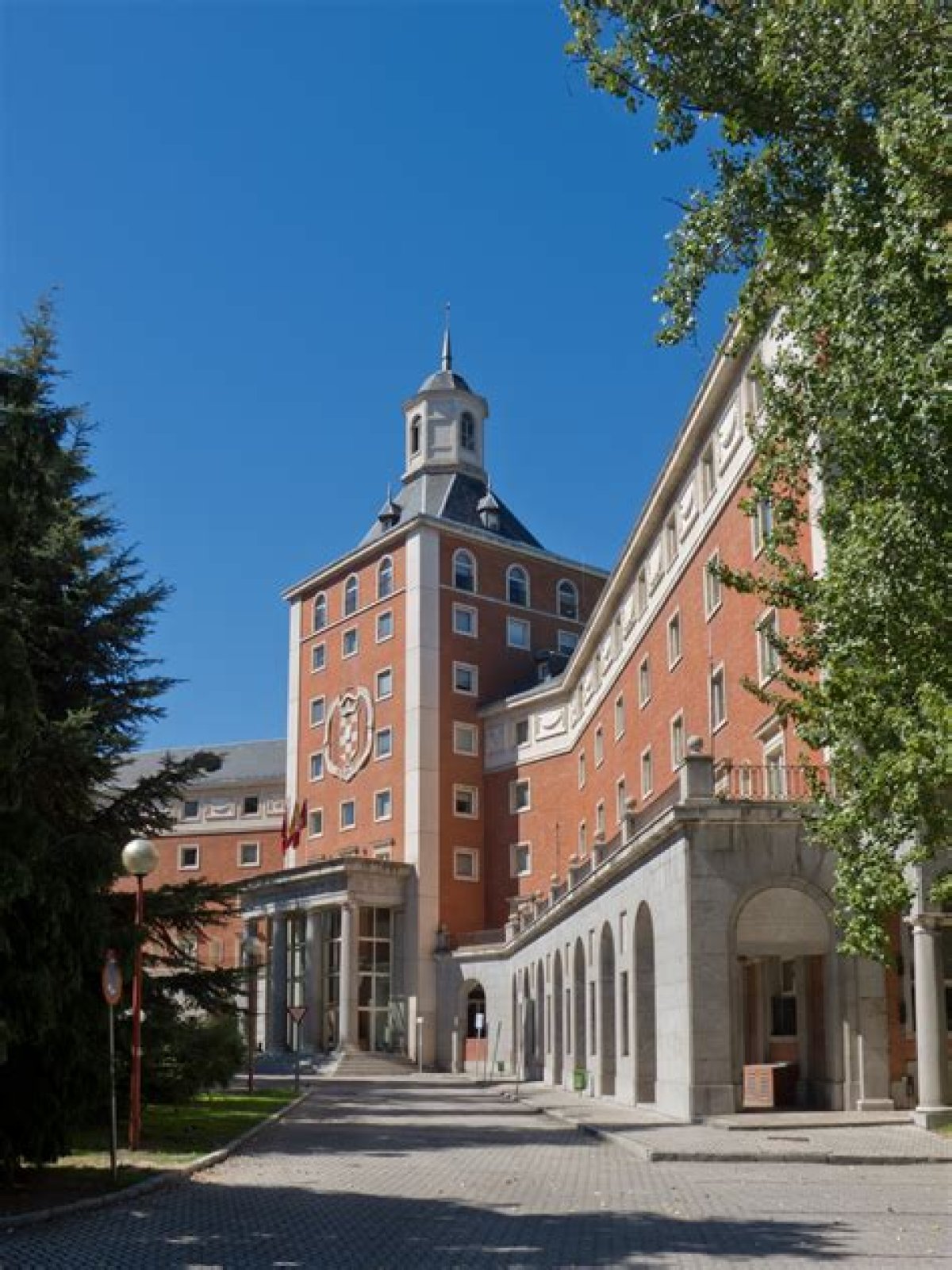 What is the Universidad Complutense de Madrid known for?