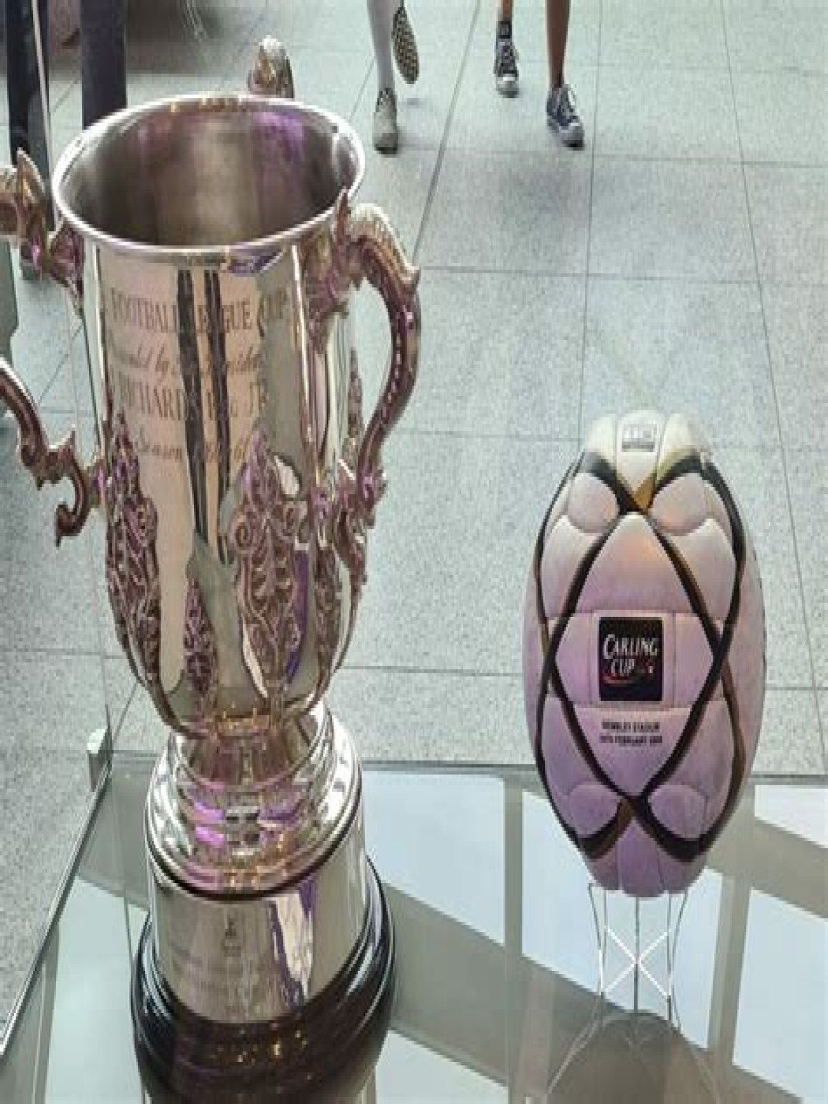 Who has won more trophies Spurs or Arsenal?
