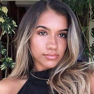 Azra Mian Fact-Check: Age, Twin Status, Net Worth, and Background